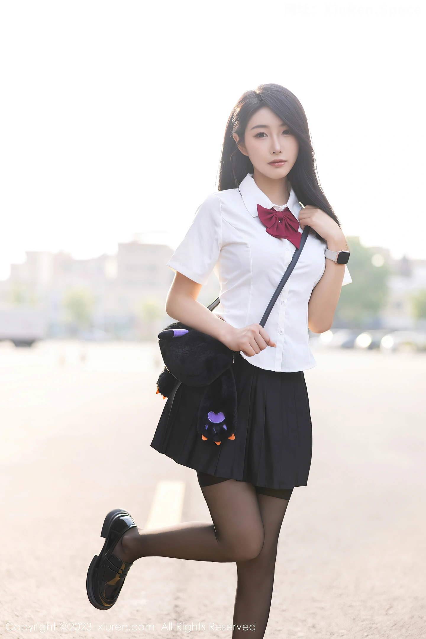 图片[5]-[XiuRen秀人网]VOL.7653 模特苏苏阿性感白T配黑短裙露黑色吊带秀曼妙身姿迷人诱惑写真87P-秀人网官方网站